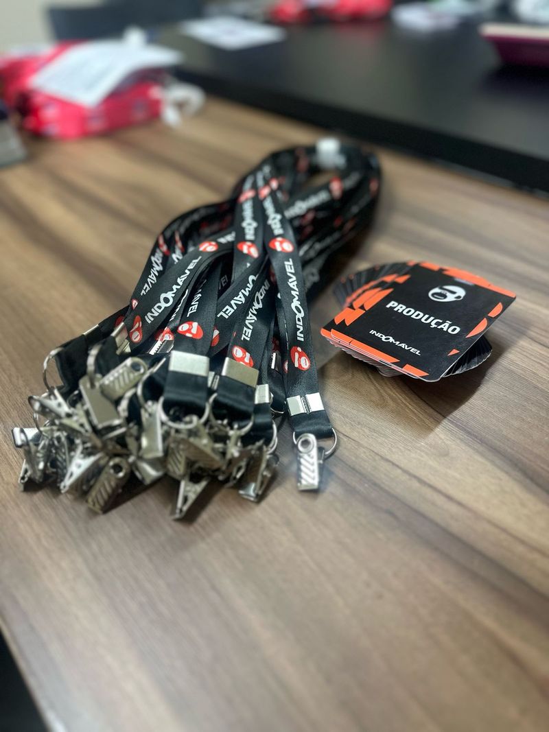 Kit 10 Crachás + Cordões 20mm + Arte Inclusa — Pronto para Usar — foto 2 de 4