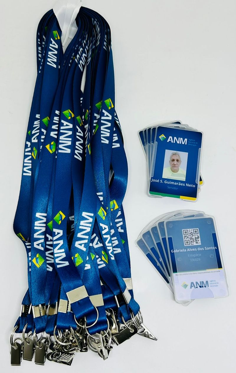 Kits Personalizados para a sua empresa — Kit 10 Crachás + Cordões 20mm + Protetores + Arte — O Mais Completo