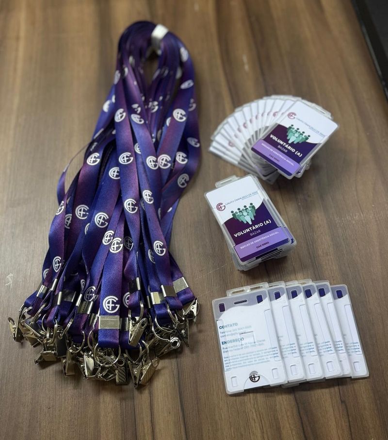 Kits Personalizados para a sua empresa — Kit 5 Crachás + Cordões 20mm com Jacaré + Protetores + Arte